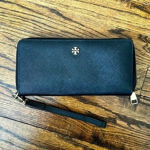 Tory Burch Zip Continental Wallet
